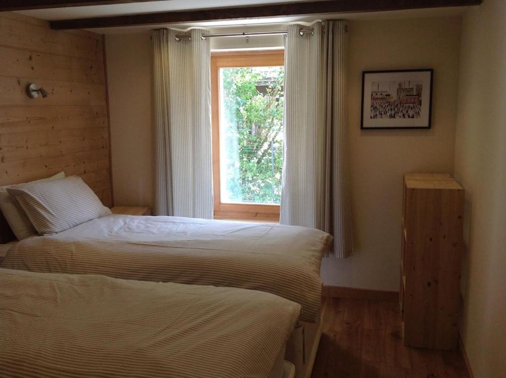 Spacious Ski Chalet In Traditional French Village, Sleeps 8, Four Star With Fibre Broadband Abondance Exterior photo