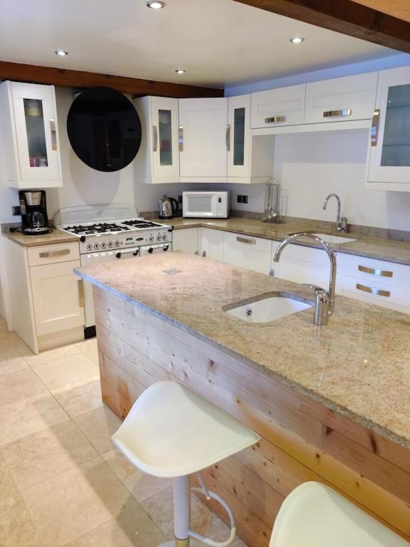 Spacious Ski Chalet In Traditional French Village, Sleeps 8, Four Star With Fibre Broadband Abondance Exterior photo