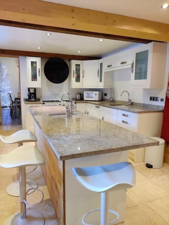 Spacious Ski Chalet In Traditional French Village, Sleeps 8, Four Star With Fibre Broadband Abondance Exterior photo
