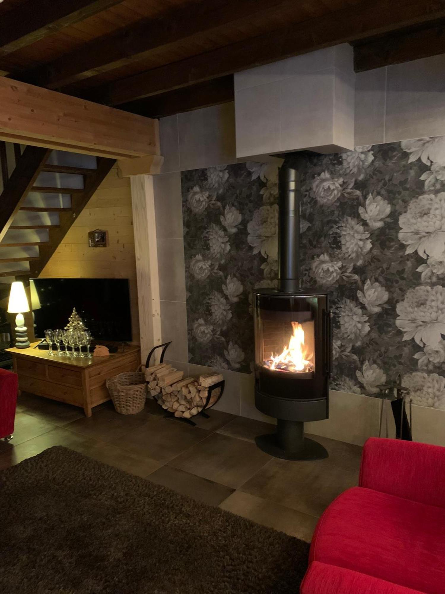 Spacious Ski Chalet In Traditional French Village, Sleeps 8, Four Star With Fibre Broadband Abondance Exterior photo